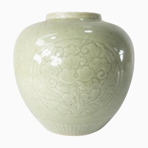 Vaso cinese di zenzero verde Celadon con peonie, chinoiserie, XX secolo