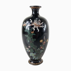 Jarrón de cloisonné japonés decorado con flores de principios del siglo XX