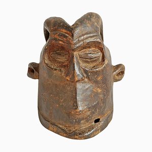 Máscara de casco vintage de madera tallada