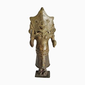 Figura de cuchillo enmascarado antigua de bronce