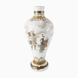 Jarrón japonés de porcelana estilo Meiji Satsuma