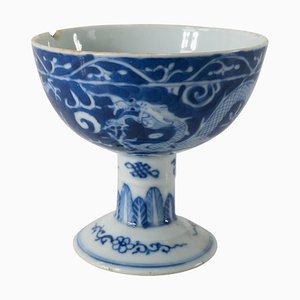 Stemcup de dragón chino azul y blanco del siglo XIX