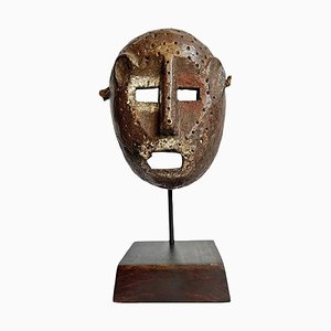 Máscara de leopardo Mbaka antigua con soporte