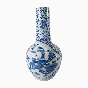 Jarrón Chinoiserie chino en azul y blanco, siglo XIX