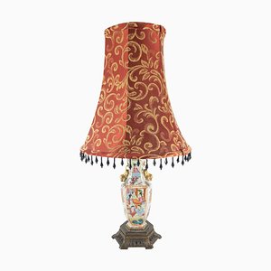 Chinese Chinoiserie Rose Medallion Table Lamp
