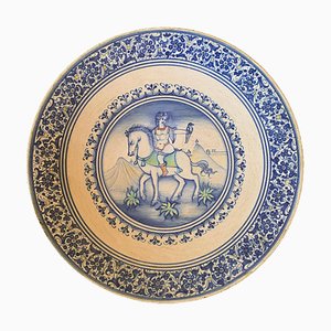 Piatto da parete in ceramica faience dipinto a mano della provincia italiana di Deruta