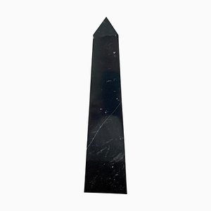 Obelisco neoclassico in marmo nero e grigio