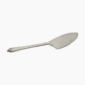 Servidor Mid-Century moderno de plata esterlina con estampado piramidal de Georg Jensen