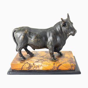 Modelo de bronce italiano o flamenco del siglo XIX de un toro de pie