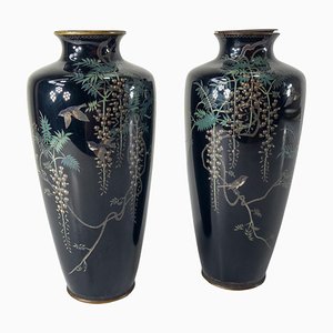 Japanische Cloisonné Vasen aus der Meiji-Periode mit Glyzinien und Vögeln, 19. Jh., 2er Set