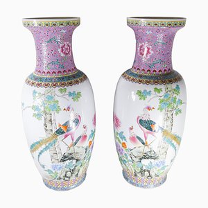 Chinesische Famille Rose Dekorative Chinoiserie Vasen, 20. Jh., 2er Set