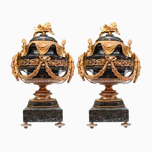 Urnas Cassolettes antiguas de mármol, 1880. Juego de 2