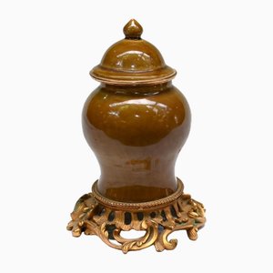 Frasco templo chino de porcelana con soportes dorados