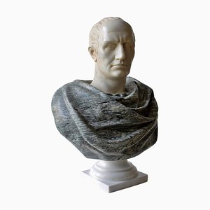 Busto intagliato di Giulio Cesare, fine XX secolo, marmo