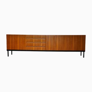 Großes Mid-Century Sideboard aus Nussholz, 1970er