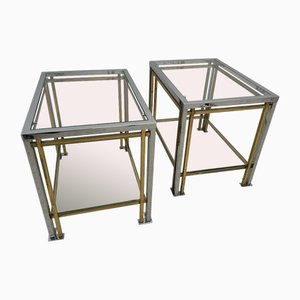 Mesas auxiliares de metal dorado y cromo con tablero de vidrio. Juego de 2