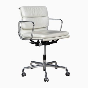 Silla Ea217 de cuero blanco como la nieve de Eames para Vitra, 2000