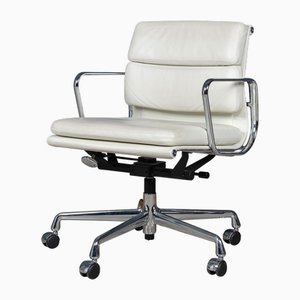 Ea217 Stuhl aus Weißem Snow Leder von Eames für Vitra, 2000