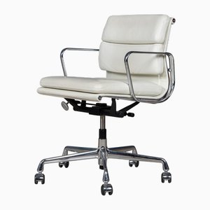 Silla Ea217 de cuero blanco como la nieve de Eames para Vitra, 2000