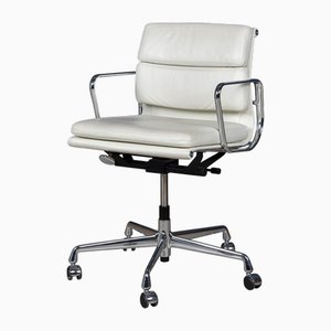 Silla Ea217 de cuero blanco como la nieve de Eames para Vitra, 2000