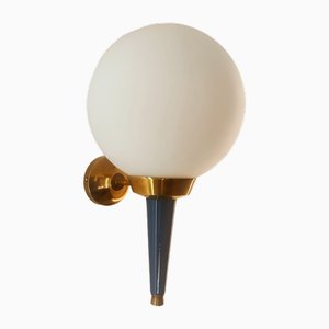 Lampada da parete blu e oro con sfera bianca di Stilnovo