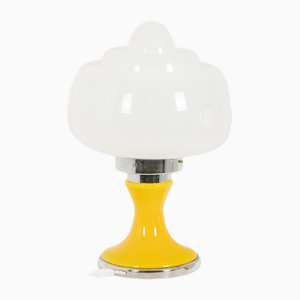 Lámpara de metal cromado y vidrio blanco y amarillo, años 70