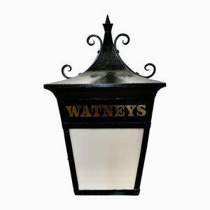 Lanterna da pub grande Watneys in ferro, anni '50