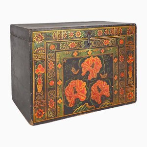 Caja antigua de madera con ilustraciones de peonías, China, década de 1900