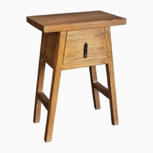 Antiker dreieckiger Nachttisch aus Holz