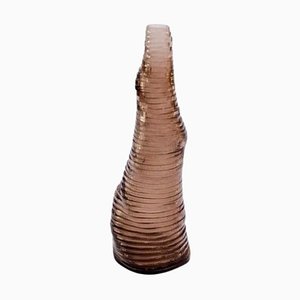 Petit Vase en Acrylique Marron Fumé par Daan De Wit