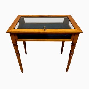 Antiker Schmucktisch aus Kirschholz mit Seitenverglasung