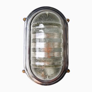Lámpara de pared de aluminio fundido pulido y vidrio trabajado, años 50