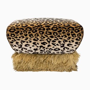 Otomana con estampado de leopardo de terciopelo flocado y pelusa de avestruz de Egg Designs