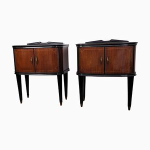 Italienische Mid-Century Art Deco Nachttische aus Nussholz mit Glasplatte, 1950er, 2er Set