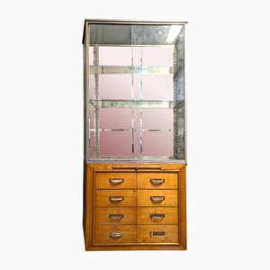 Schrank aus vernickelter Bronze