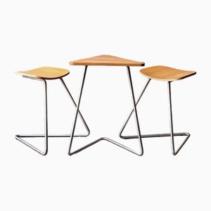 Sgabelli e tavolo vintage in acciaio e legno, inizio XXI secolo, set di 3