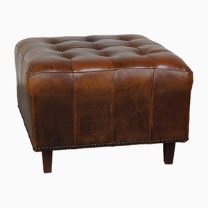 Großer Vintage Chesterfield Fußhocker aus Schaffell