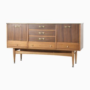 Britisches Mid-Century Sideboard aus Nussholz & Messing