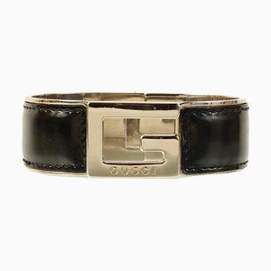 Bracciale rigido con placca e logo in pelle color argento/nero di Gucci