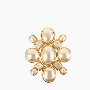 Broche de perlas de Chanel, 2002