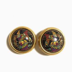 Aretes vintage dorados de esmalte cloisonné de forma redonda con diseño de pareja de baile en negro, amarillo y rojo de Hermes. Juego de 2