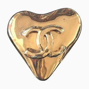CHANEL Spilla vintage a forma di cuore dorato con marchio CC