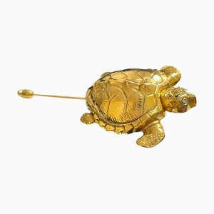 CHANEL Goldene Vintage Schildkröten-Brosche mit CC-Zeichen