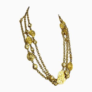 Collar vintage de cadena y cristal con amuletos de la marca CC de Chanel