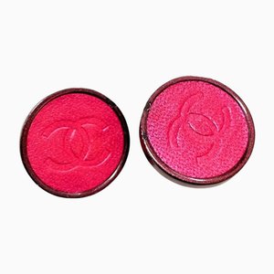 Aretes vintage con marco en rosa y morado con la marca CC de Chanel. Juego de 2