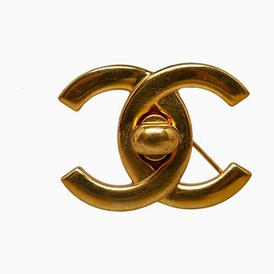 Broche con cierre giratorio CC de Chanel