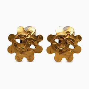 Aretes de clip CC Flower de Chanel. Juego de 2