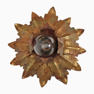 Lampada da parete o soffitto Regency dorata con fiori e foglie, anni '70