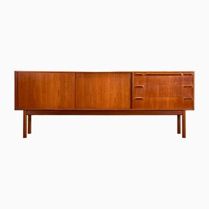 Credenza vintage in teak con ante scorrevoli di Tom Robertson per McIntosh, anni '70