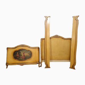 Letto a baldacchino Luigi XV in legno laccato e dipinto, metà XIX secolo, set di 2